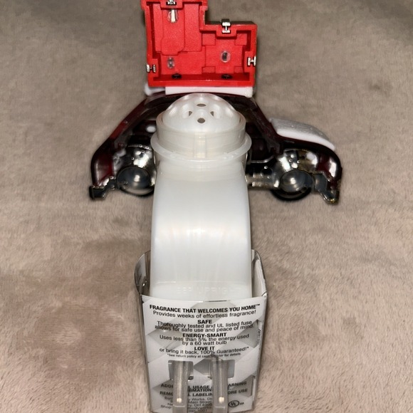 Bath & Body Works Snowy Red  Car Christmas Presents Wallflower Plug-In Holder‎ - Picture 3 of 4
